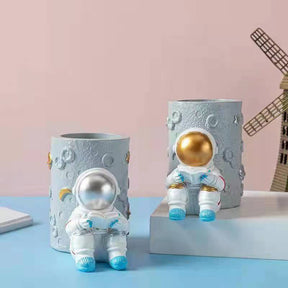 Astronaut Pen Pencil Holder Stand for Desk, Resin Desk Pen Holder Desk