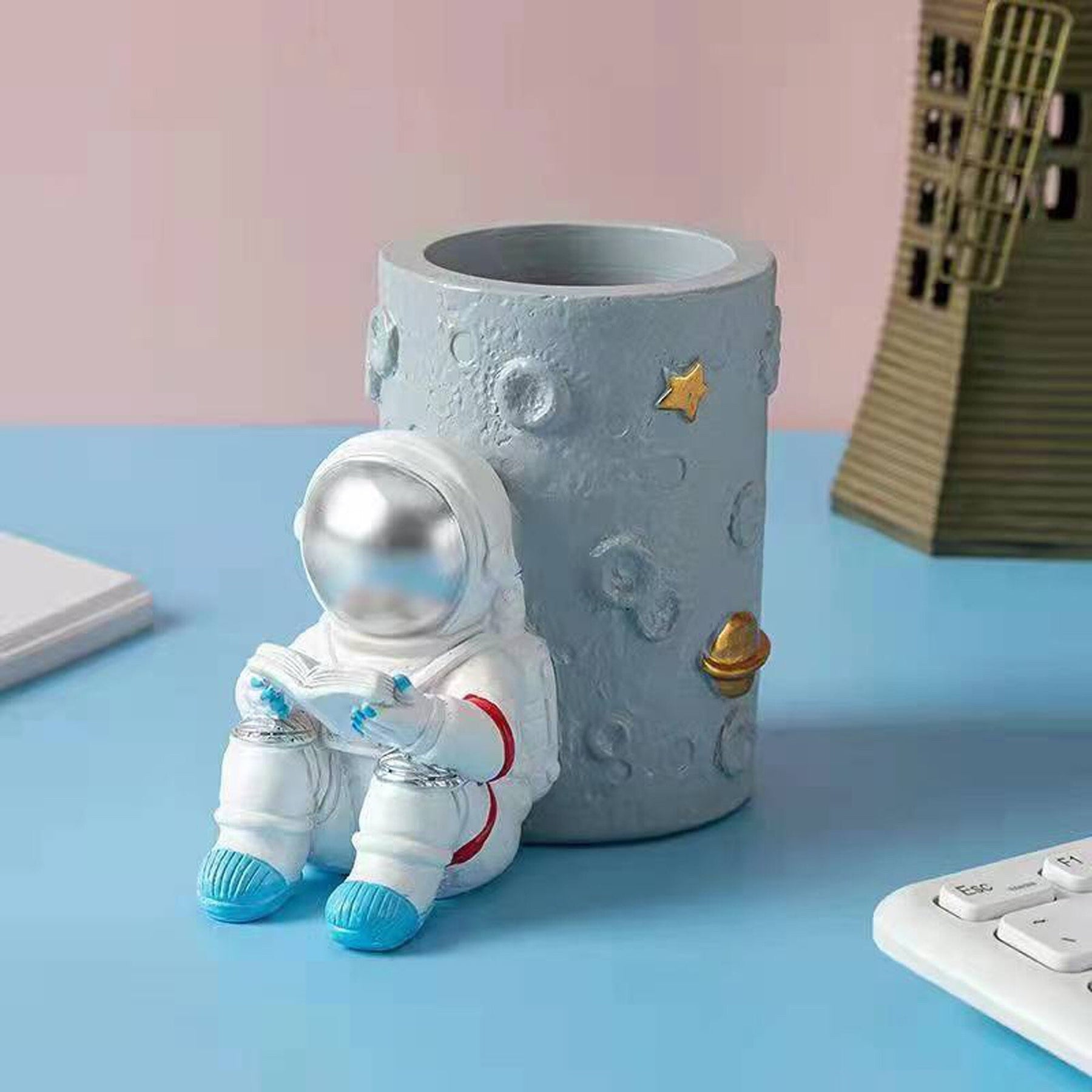 Durable Creative Lazy Astronaut Shaped Figures Smartphone Mobile Cell Phone Stand